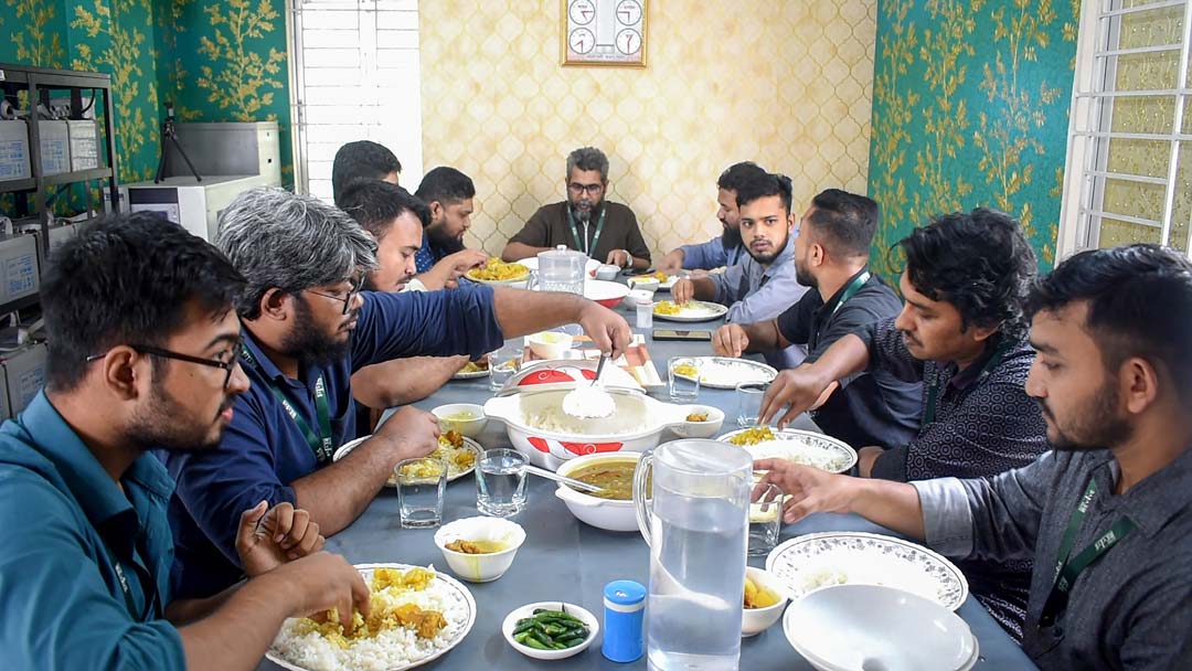 Midday Moments: Team Lunch & Togetherness